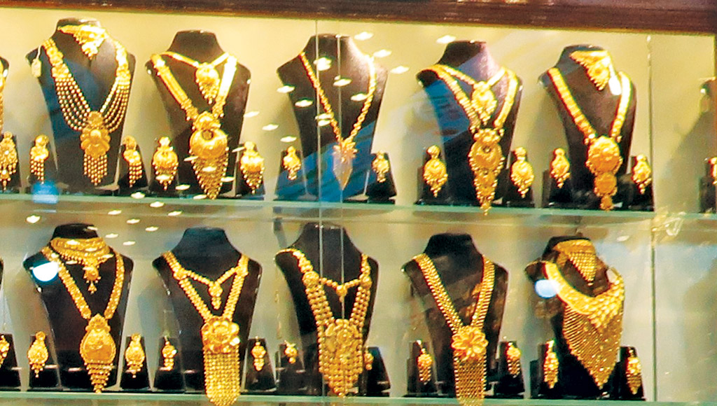 ৬ ঘণ্টার ব্যবধানে সোনার দামে বড় লাফ, ভরি ২ লাখ ৪১ হাজার ছাড়াল