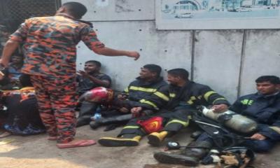 চট্টগ্রামে শপিং কমপ্লেক্সে আগুন, দেড় ঘণ্টায় নিয়ন্ত্রণে ফায়ার সার্ভিস