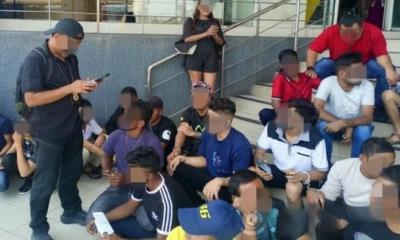 মালয়েশিয়ায় শপিং কমপ্লেক্সে অভিযান: বাংলাদেশিসহ ২১ বিদেশি আটক