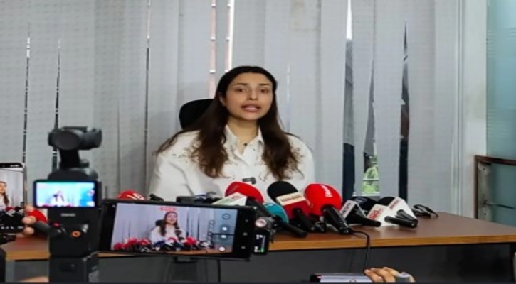 শ্লীলতাহানি ও হত্যাচেষ্টার অভিযোগে সংবাদ সম্মেলন করলেন অভিনেত্রী স্নিগ্ধা চৌধুরী