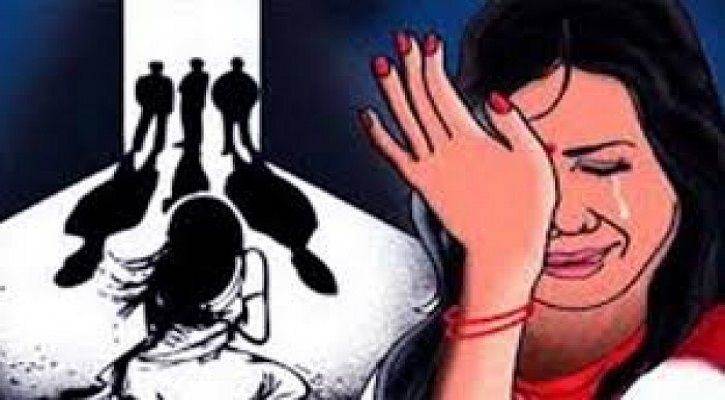 নারী নিপীড়নের প্রতিবাদে রাজু ভাস্কর্যের সামনে বিক্ষোভ