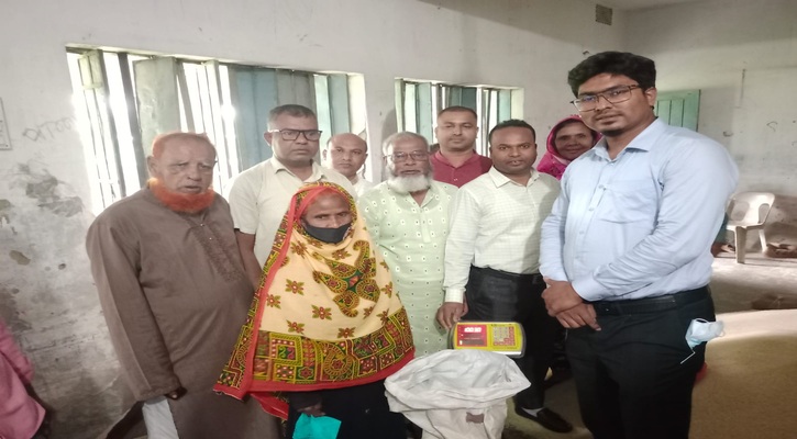 সিরাজগঞ্জের রতনকান্দি ইউনিয়নে ঈদ উপলক্ষে ভিজিএফ চাল বিতরণ