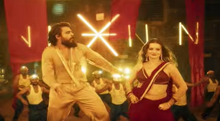 ‘বিলেত রাজা’ গানে মাতালেন সিয়াম-নাটালিয়া